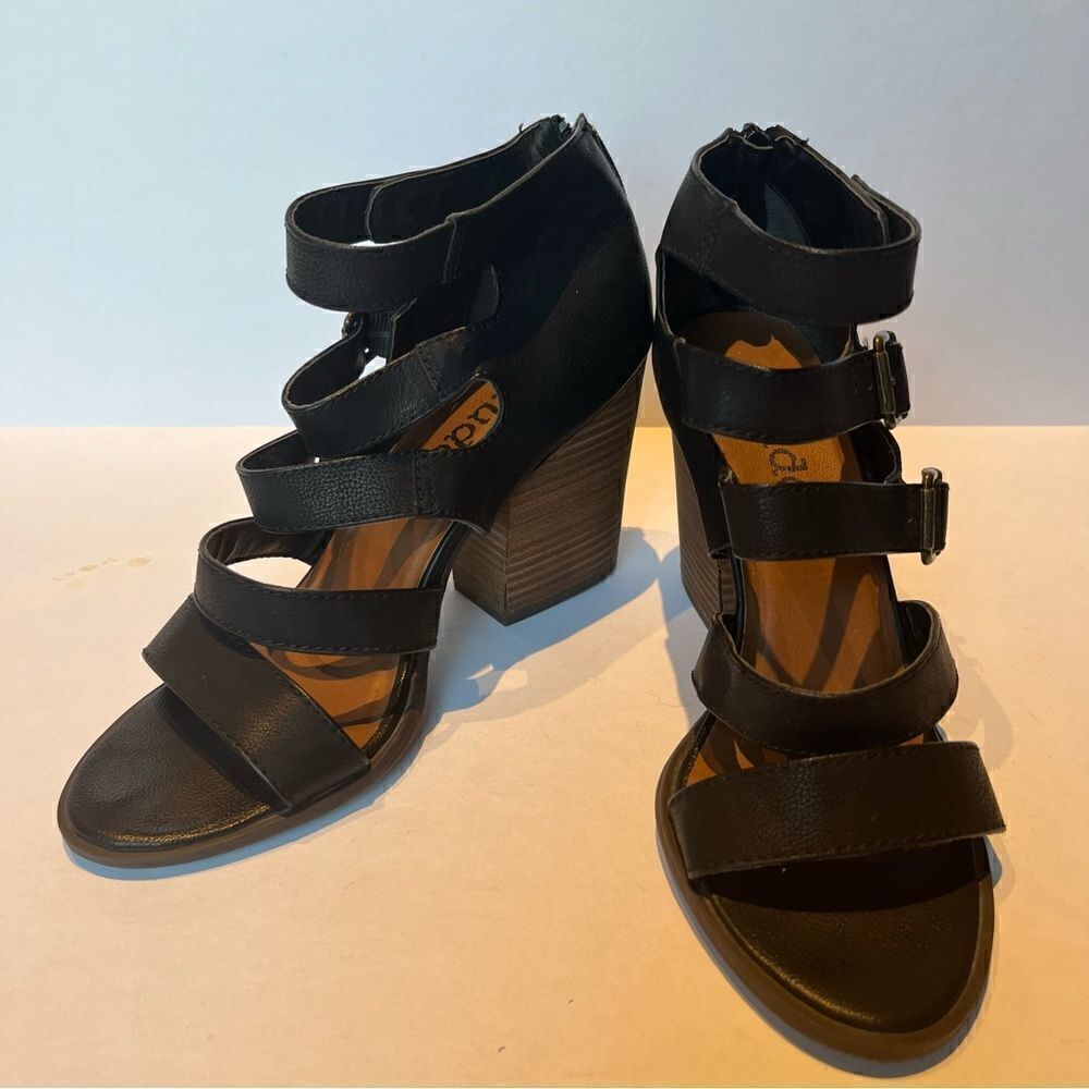 Mudd Women's Black Strappy Block Heeled Sandals Size 9 1/2M
